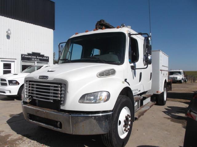 2005 FREIGHTLINER M2 S/A CC SERVICE TRUCK WITH CRANE